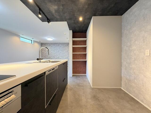 キッチン／食器洗浄乾燥機・浄水器・タッチレス水栓のシステムキッチンです