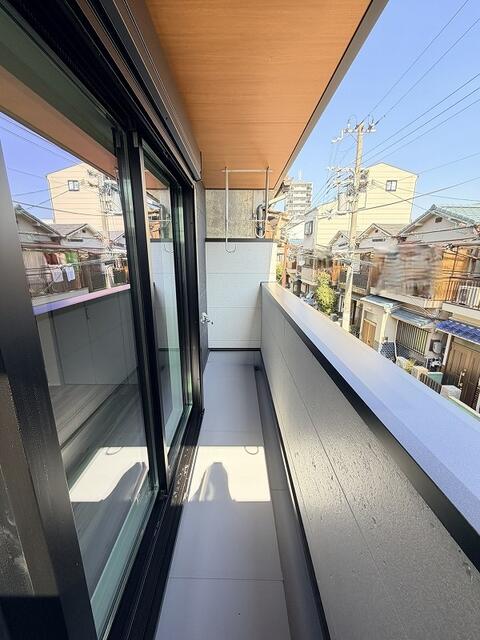 バルコニー／２階のバルコニー：水道と外部コンセントも付いています。