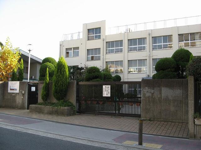 大阪市立鯰江中学校 (340m)
