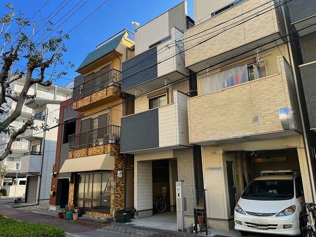 現地（外観）／２０１５年（平成２７年）１０月建築の築浅一戸建住宅。大阪メト