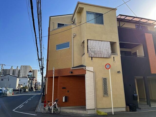 現地（外観）／外観北面　約８ｍ×約６ｍ道路の北東角地につき、陽当り・通風良