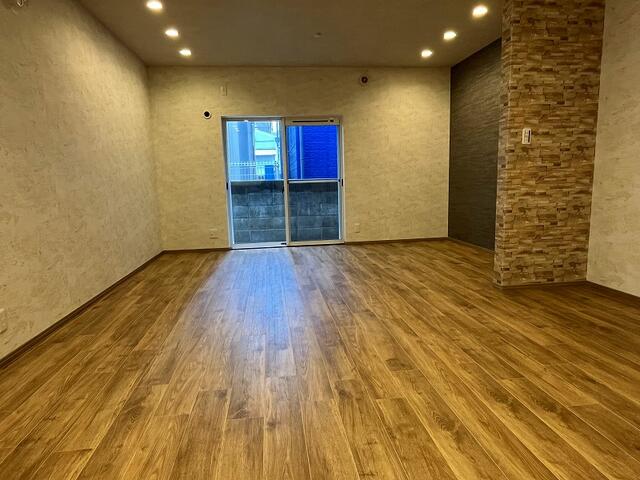 リビング／ＬＤＫは広々約１８帖もあります。リビングにはクローゼットも付