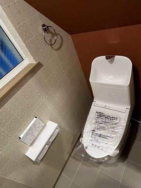 トイレ／１階のトイレ：便器・温水洗浄便座新調しました。（クロス・ＣＦ