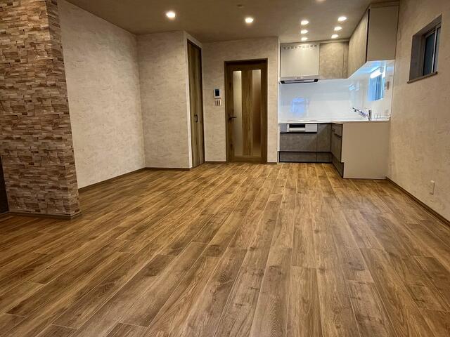 リビング／ＬＤＫは広々約１８帖もあります。リビングにはクローゼットも付