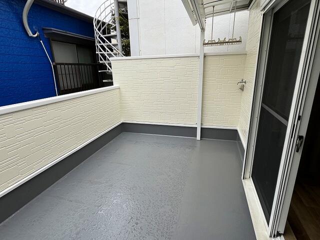 バルコニー／出幅のある広々とした南向きのバルコニーです。水道と外部コンセ