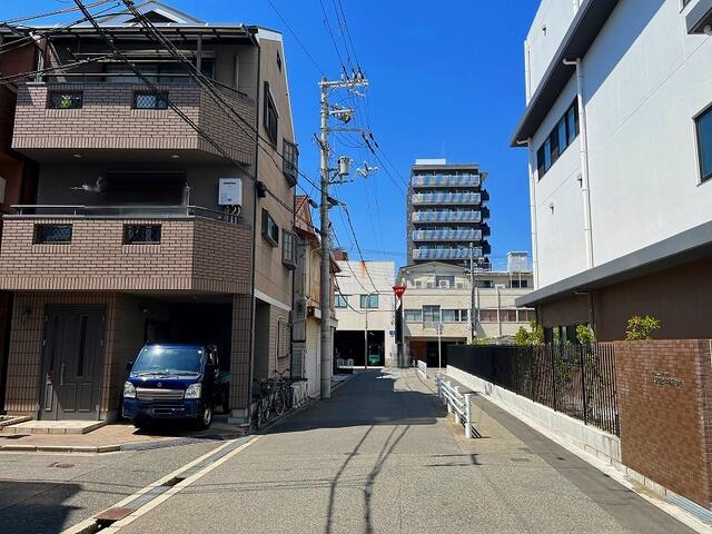 北側前面道路は広々とした公道約６ｍです。