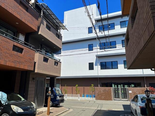 現地を含む東側前面道路です。東側前面道路は開発道路約４ｍです