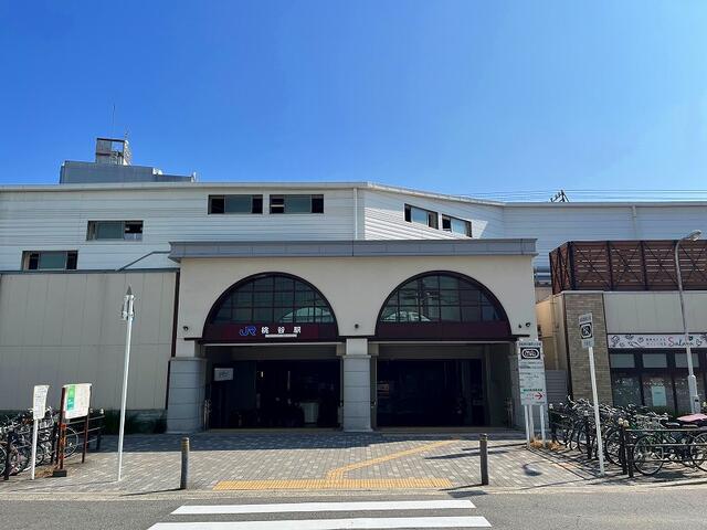 ＪＲ環状線　桃谷駅まで約７７５ｍ（徒歩１０分）です。