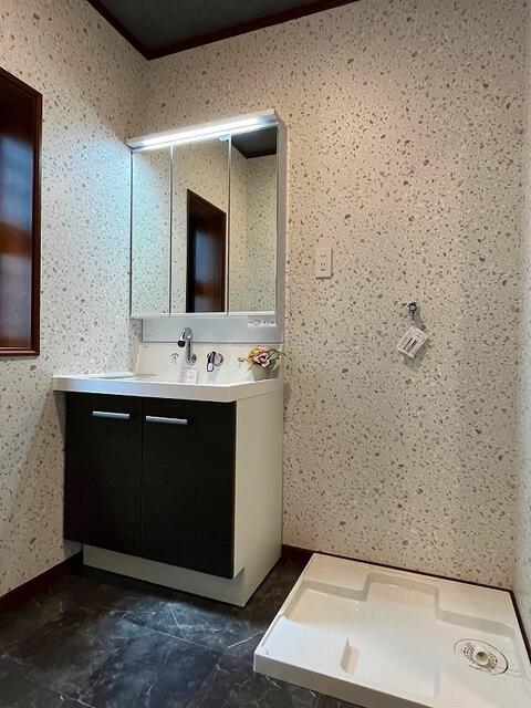 洗面台・洗面所／ワイドな３面鏡付きのシャンプードレッサー新調しました。洗濯機