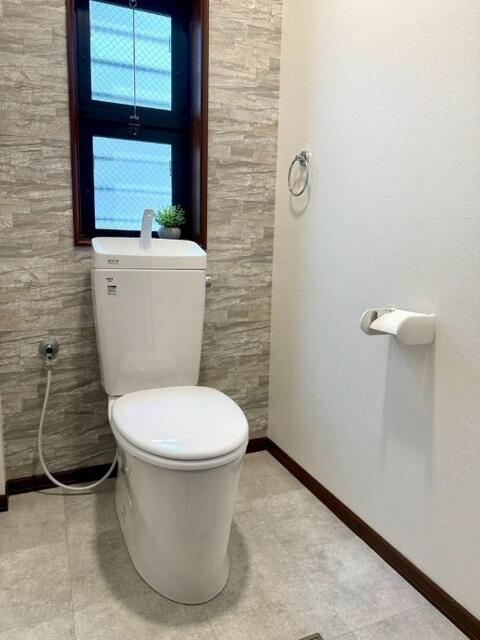 トイレ／１階のトイレ：便器・便座新調しました。（ペーパーホルダー・タ