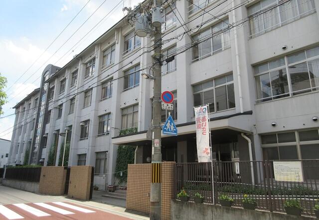 大阪市立桃谷中学校 (775m)