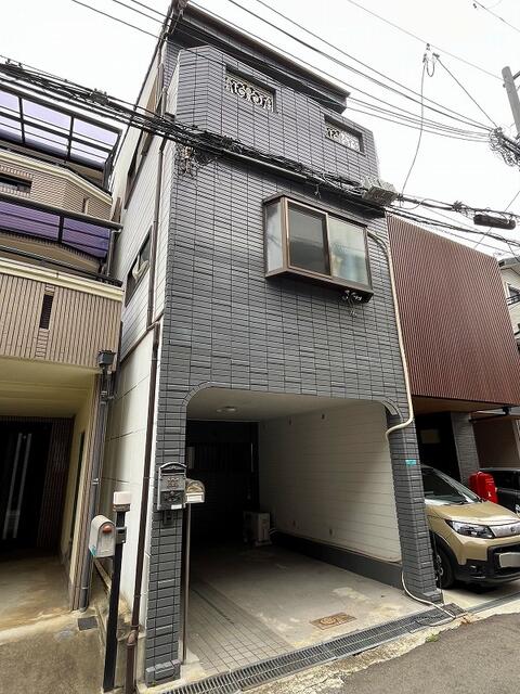 現地（外観）／土地有効約６７．７㎡（約２０．４８坪）付き。鉄骨造３階建。大