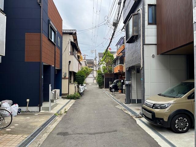 前面道路は車の往来が少ないです。
