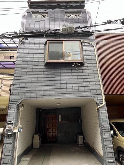 現地（外観）／土地有効約６７．７㎡（約２０．４８坪）付き。鉄骨造３階建。大