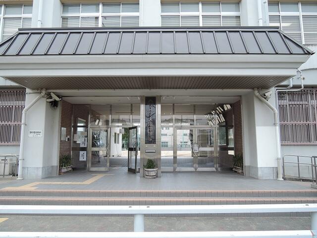 大阪市立大池中学校 (760m)