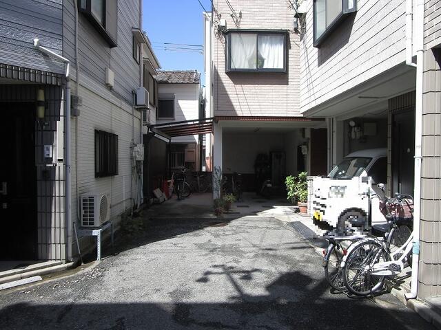 南側前面道路は幅員４ｍの位置指定道路です。