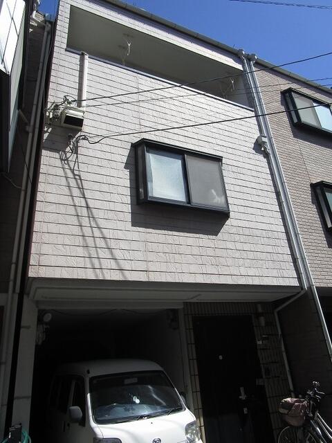 現地（外観）／南向きにつき、陽当り良好です。