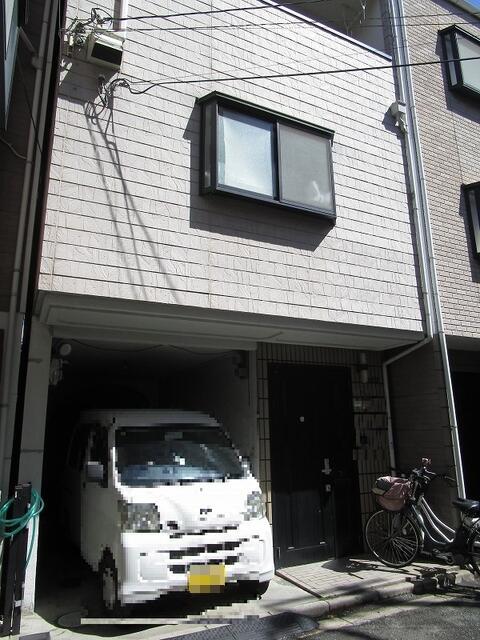 現地（外観）／南向きにつき、陽当り良好です。