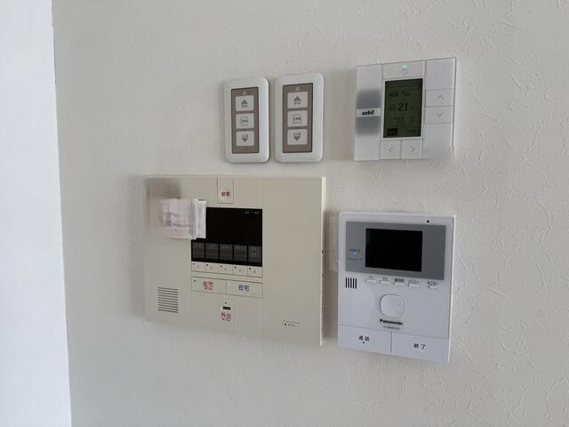 その他設備／電動シャッター・全館空調・ホームセキュリティのリモコンです。／撮影日2026-03-06