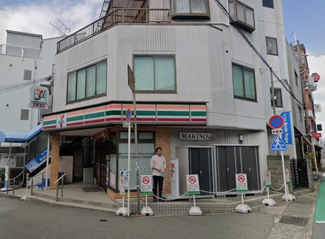 セブンイレブン阪急石橋駅前店 (439m)