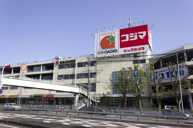 コジマ×ビックカメラ箕面店 (472m)