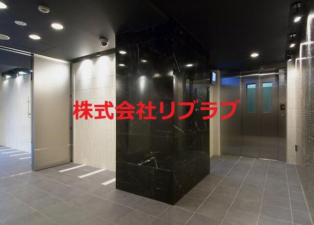 共用部エントランス／※写真は新築時であり、現況と異なる場合は現況を優先します