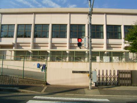 熊取町立熊取南中学校 (2,200m)