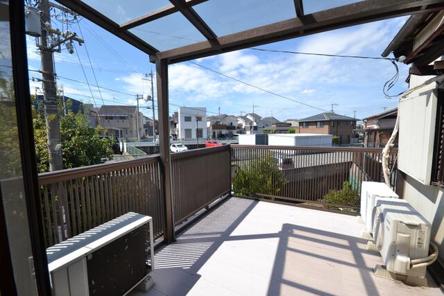 バルコニー／南西向きで日当たり良好の広いベランダあり