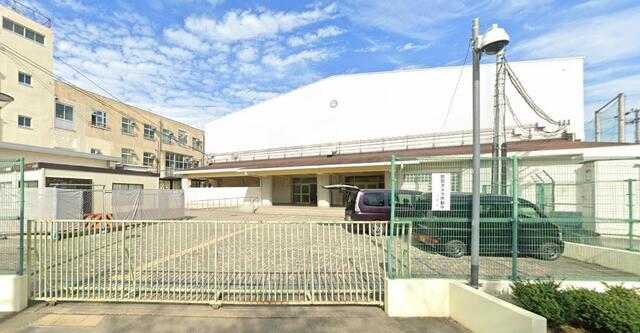 堺市立泉ケ丘東中学校 (950m)