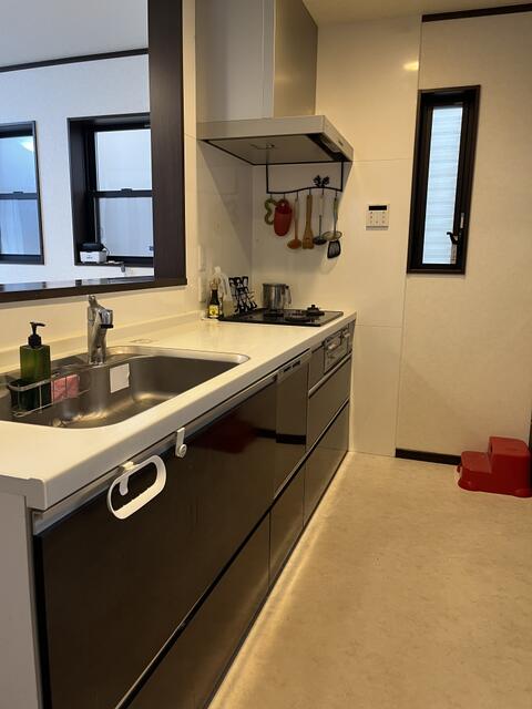 キッチン／三口ガスコンロ、食洗器つき／撮影日2026-02-01