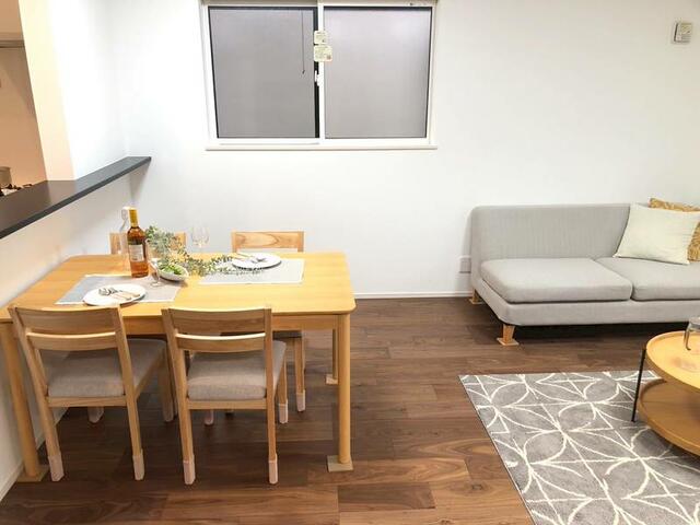 リビング／温かみのあるフローリングが心地よいＬＤＫ。家族団らんの時間を／撮影日2025-10-02