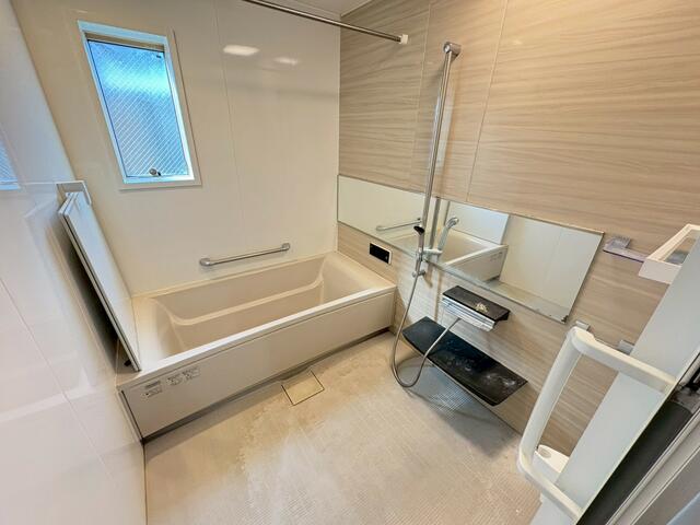 浴室／窓付きで自然換気ができる浴室は、明るく清潔感のある空間。ゆっ／撮影日2026-02-02