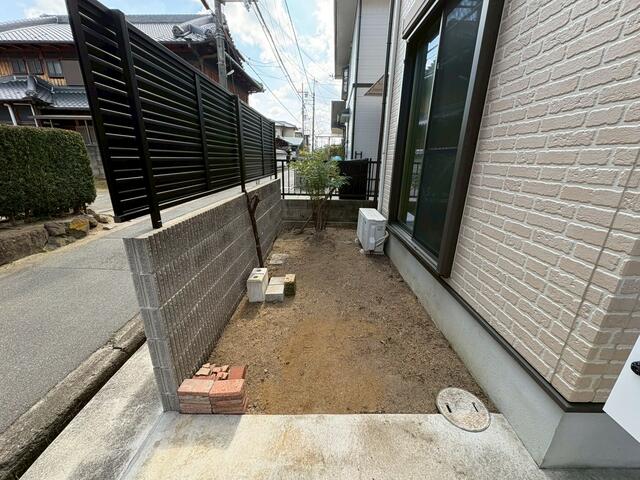 庭／建物脇には専用スペースがあり、ちょっとした植栽や家庭菜園など／撮影日2026-02-02