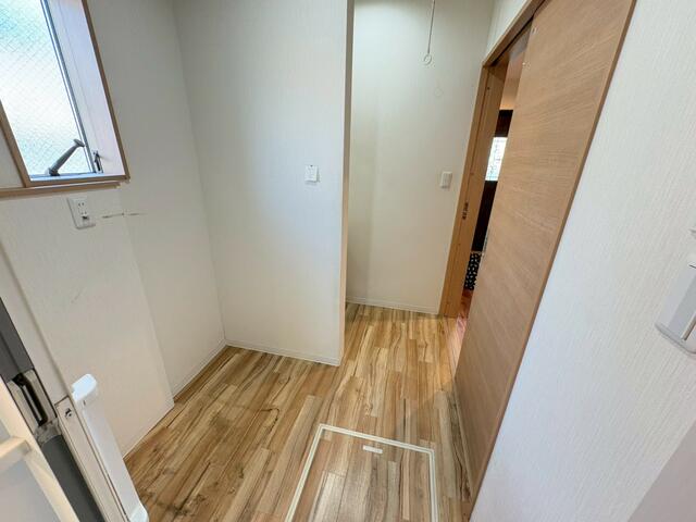 洗面台・洗面所／洗濯機置場まわりには作業スペースを確保し、洗濯や物干し動線が／撮影日2026-02-02