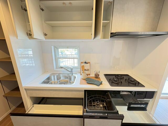 キッチン／作業スペースが広く使いやすいシステムキッチン。食器洗い乾燥機／撮影日2026-03-14