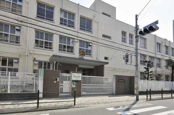 大阪市立新高小学校 (426m)