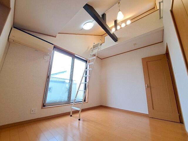 リビング以外の居室／◆専用バルコニーがございますので、ちょっとした自分時間を屋外