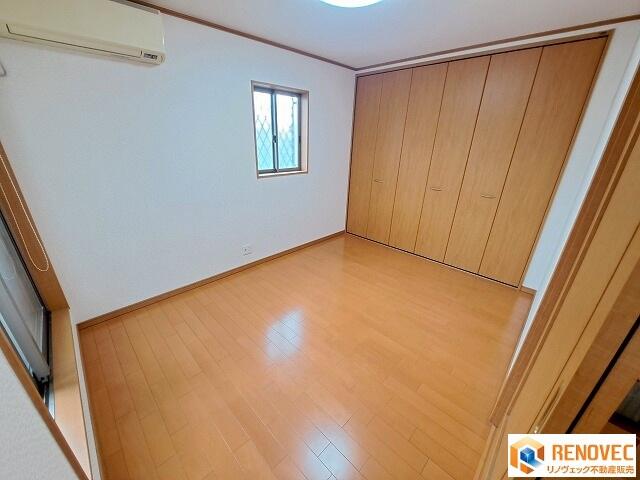 リビング以外の居室／◆専用バルコニーがございます　◆大きなクローゼットがあるので