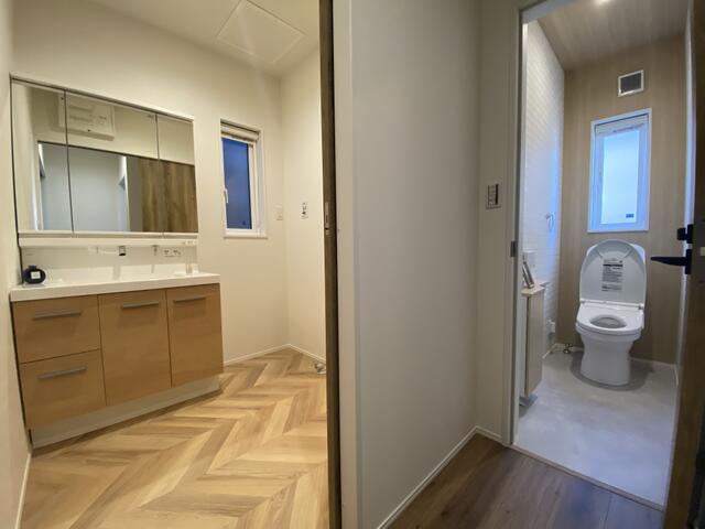 洗面台・洗面所／キッチンのすぐ近くなので効率的な家事動線がうれしい／撮影日2025-10-17