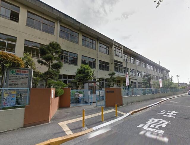 藤井寺市立藤井寺西小学校 (859m)