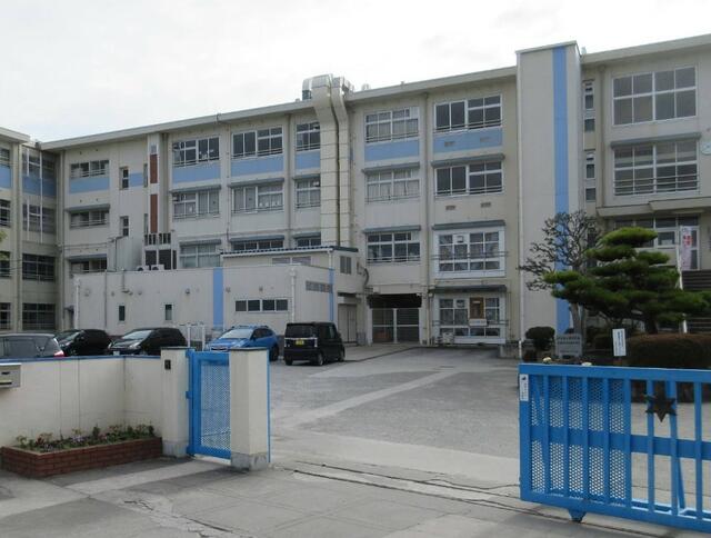 富田林市立金剛中学校 (1,613m)