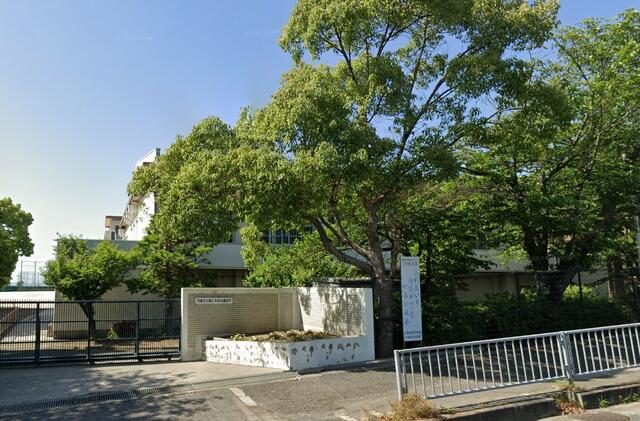 貝塚市立第三中学校 (754m)