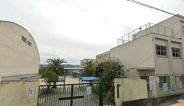 藤井寺市立道明寺東小学校 (777m)