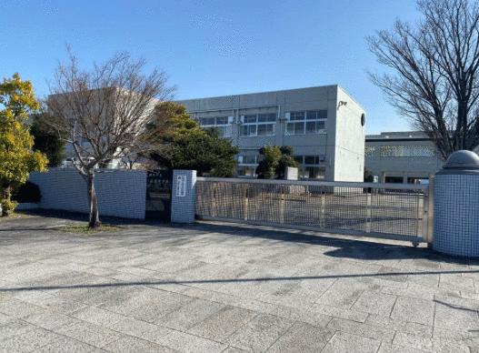 岡崎市立福岡中学校 (853m)