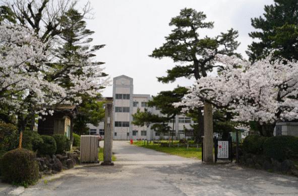 岡崎市立福岡小学校 (482m)