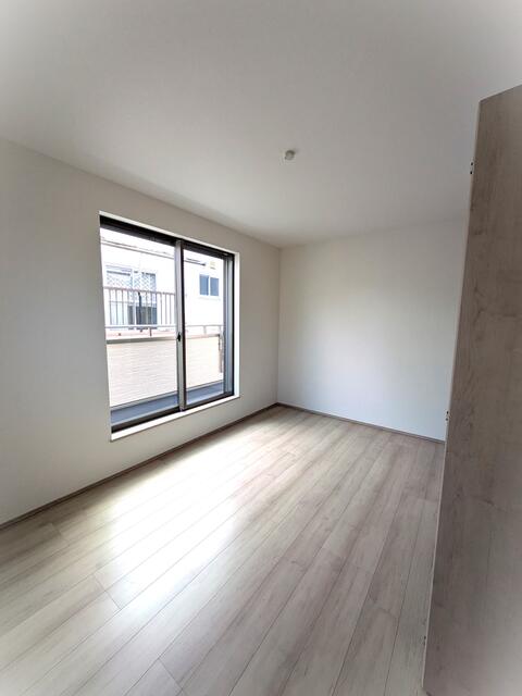 リビング以外の居室／２階洋室！周囲に圧迫感はありません！