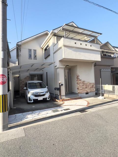 現地（外観）／車２台駐車できます（車種によります）