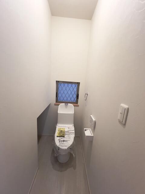 トイレ／１階、２階ともウォシュレット付きのトイレで快適