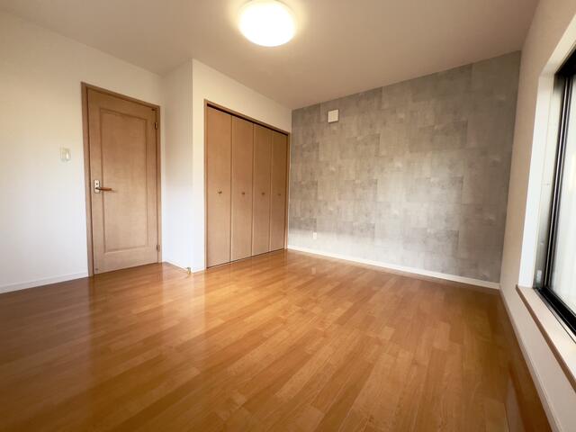 リビング以外の居室／各居室にクローゼットが有るので片付けにも便利