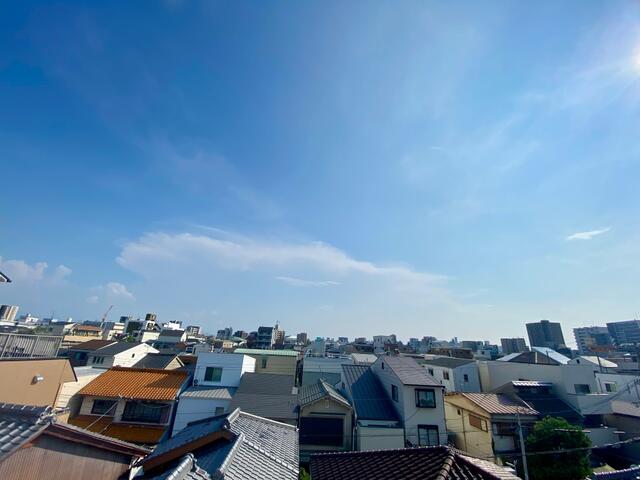 住戸からの眺望／約１０帖のルーフバルコニー